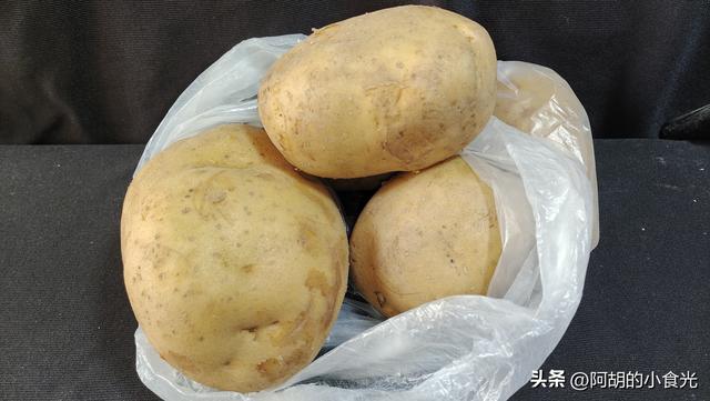土豆包子馅怎么做好吃，土豆丝馅蒸包的做法（减肥者的“福音”）