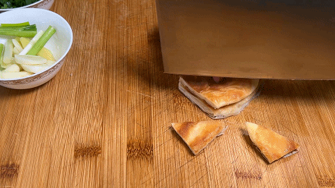 家常烩饼的做法，烩饼家常简单做法（饼块咸香入味不软烂）