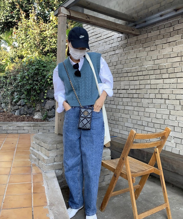 蓝色配什么颜色，蓝色配什么颜色上衣（穿“蓝+白”准没错）