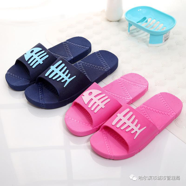 旧鞋子属于可回收物吗，100斤旧衣服能卖多少钱（垃圾分类丨旧拖鞋属于什么垃圾）