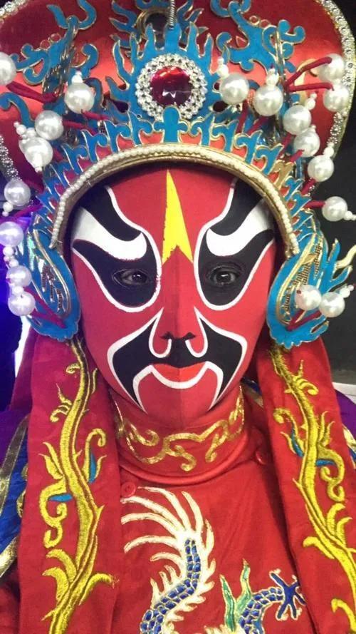 川剧变脸教学，川剧变脸教学论文（戏剧变脸到底是怎么回事）