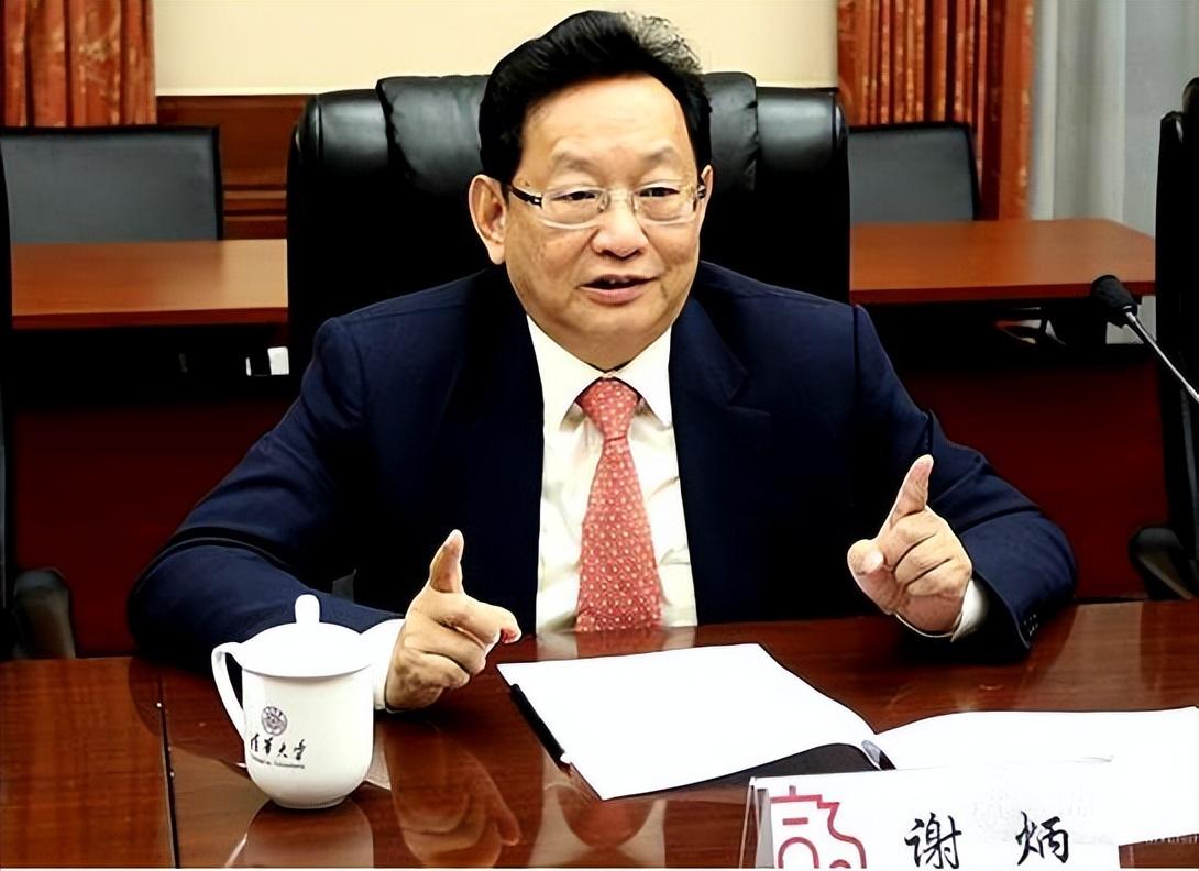 谢其润的父亲谢炳本来育有一儿一女,谢其润还有个弟弟谢承润.