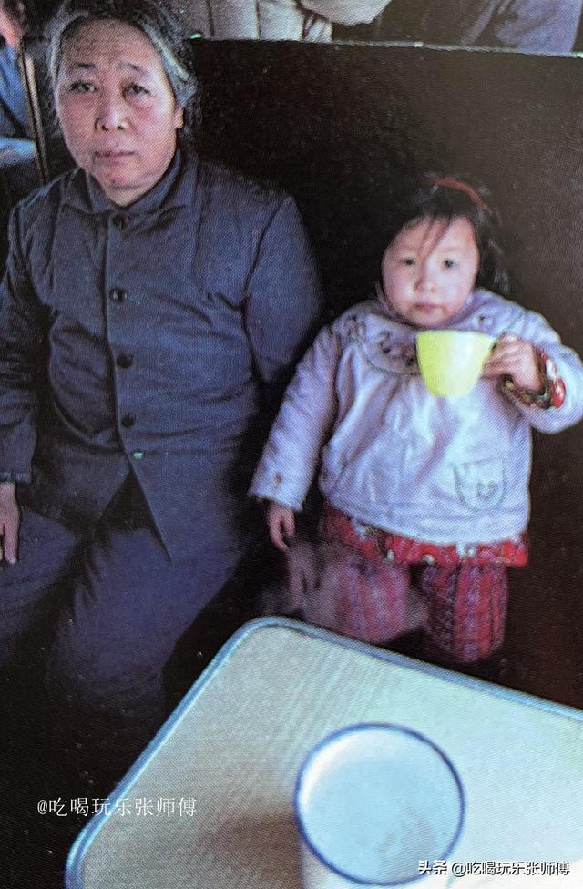 火车餐厅在几号车厢，绿皮火车餐厅在几号车厢（40年前的火车餐车）