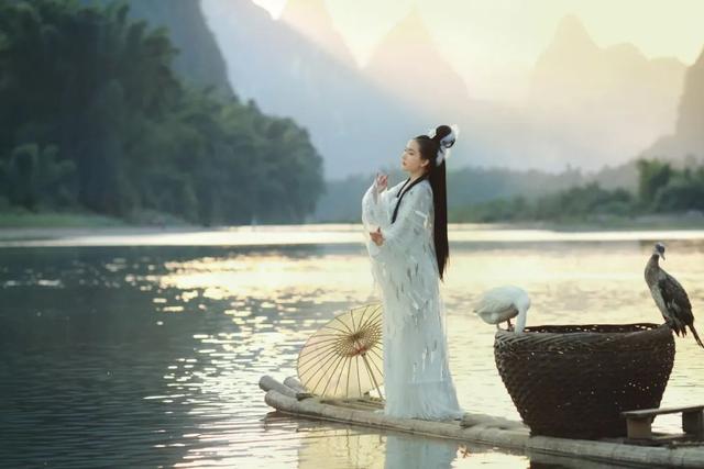 借月思乡的诗句，借月思乡的诗句有哪些（中秋：五千年来最美的7首诗词）