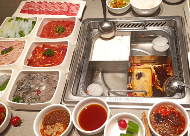 海底捞火锅图片，海底捞自热火锅所有口味大测评（这6款食材很不错）