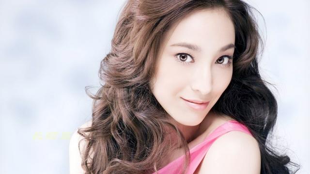 吴亚馨英文名，海派甜心中的莫莉真名叫什么（才明白她只想过童话中芭比娃娃的生活）