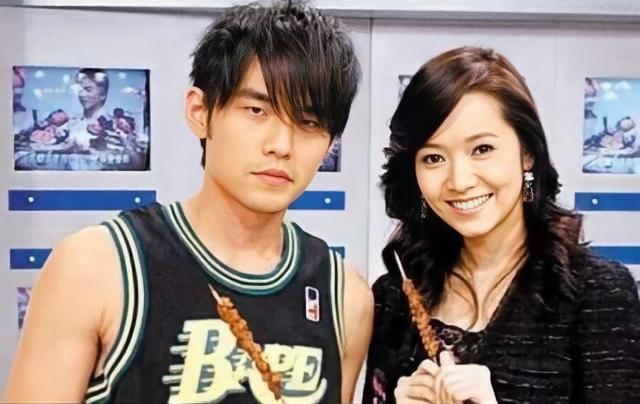 周杰伦成最后的底线？回顾他的2段恋情，便知什么是分手见人品