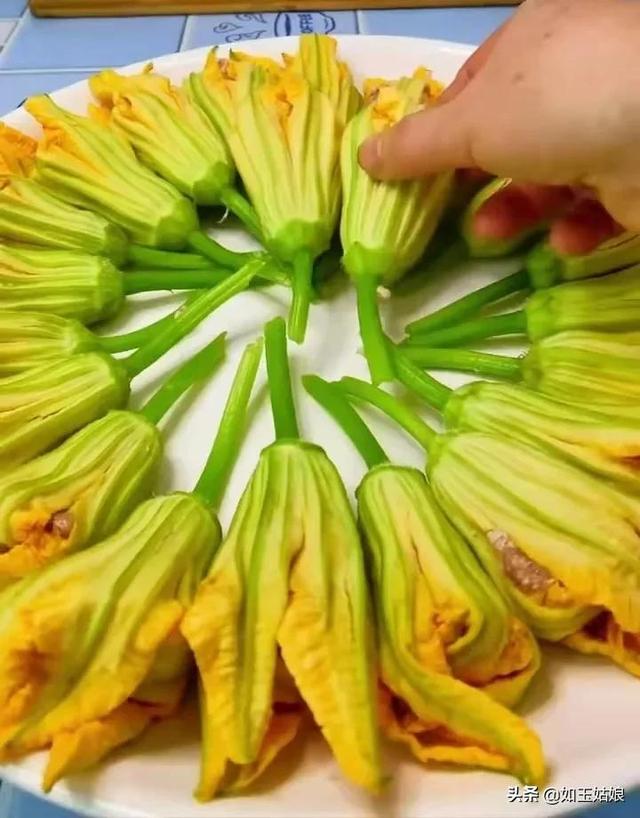 酿南瓜花最正宗的做法,南瓜花酿怎么煮(好看又好吃,美味又营养的瓜