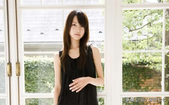 男人吻你的方式决定爱你的程度，男人吻你的方式决定爱你的程度是什么（男人“爱你入骨”的四大表现）