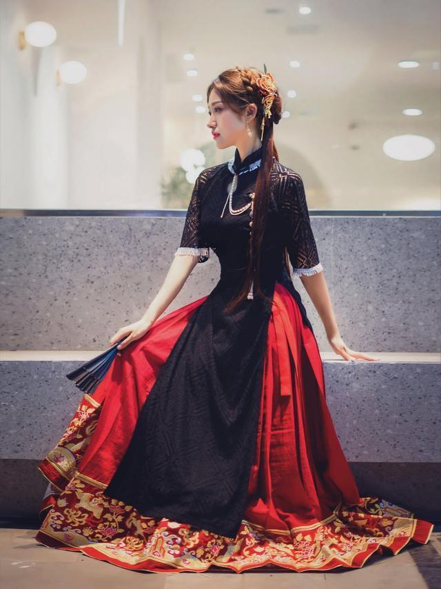 穿旗袍配什么发型,穿旗袍配什么发型年轻(下面马面裙"的穿法真美)