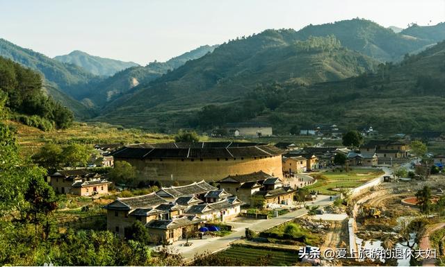 永定土楼和南靖土楼哪个好，福建永定土楼和南靖土楼哪个好（该去永定、南靖、还是华安）