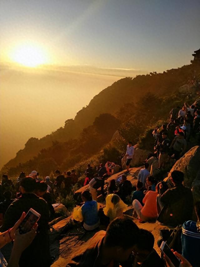 黄山太挤，泰山太火，不如去天柱山看一场人少景美的日出吧！