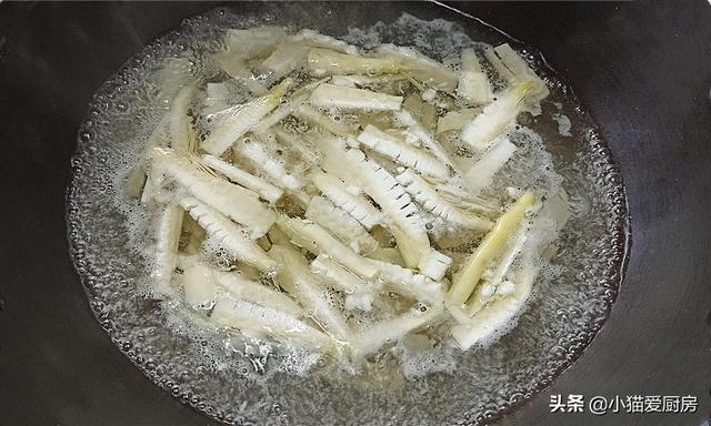 干竹笋怎么做好吃竹笋的家常做法，竹笋干怎么炒才好吃简单又好吃（春笋是春天最鲜嫩的食材）
