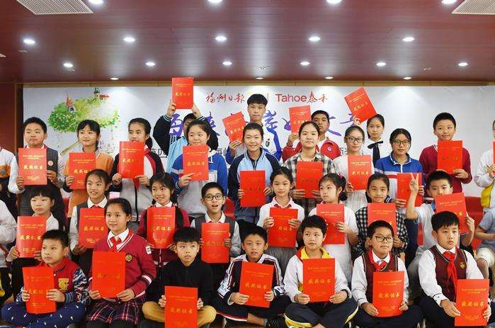 学校荣誉墙（小学女生奖状）