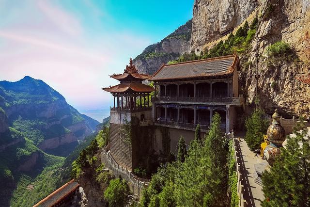 绵山自然风景区在哪里，山西晋中绵山：步步有景