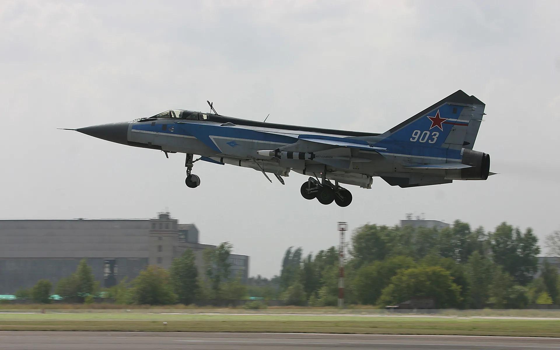 "狐蝠"续章,能刷大火箭的高端截击机——解读米格-31截击机-质信十强