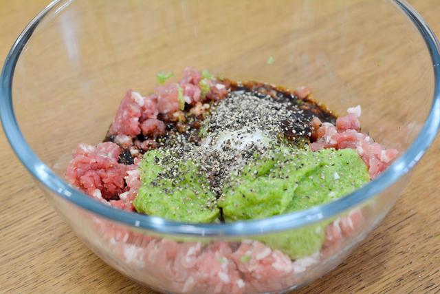 马蹄肉饼怎么做好吃，马蹄肉饼汤怎么做好吃（用猪肉和荸荠做肉饼）