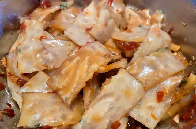 猪肉皮如何做好吃又软，红烧肉的猪皮怎样做才软（少吃水果多吃猪皮）