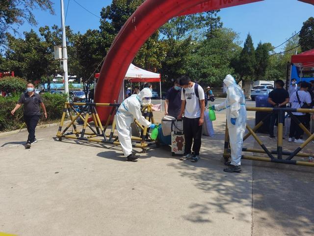 河南水利与环境职业学院，2021级河南水利与环境职业学院新生开学时间和入学指南及入学军训考试（河南水利与环境职业学院7000余名小萌新来啦）