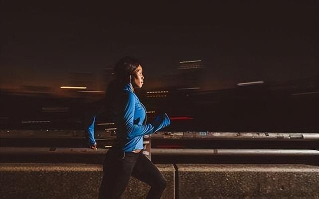 晚上跑步能减肥吗，跑步能减肥吗多久见效（1年后身体会有什么变化）