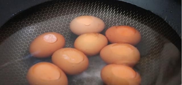 鸡蛋冷水下锅煮几分钟，鸡蛋冷水下锅煮几分钟最好（家里吃鸡蛋要留意了）