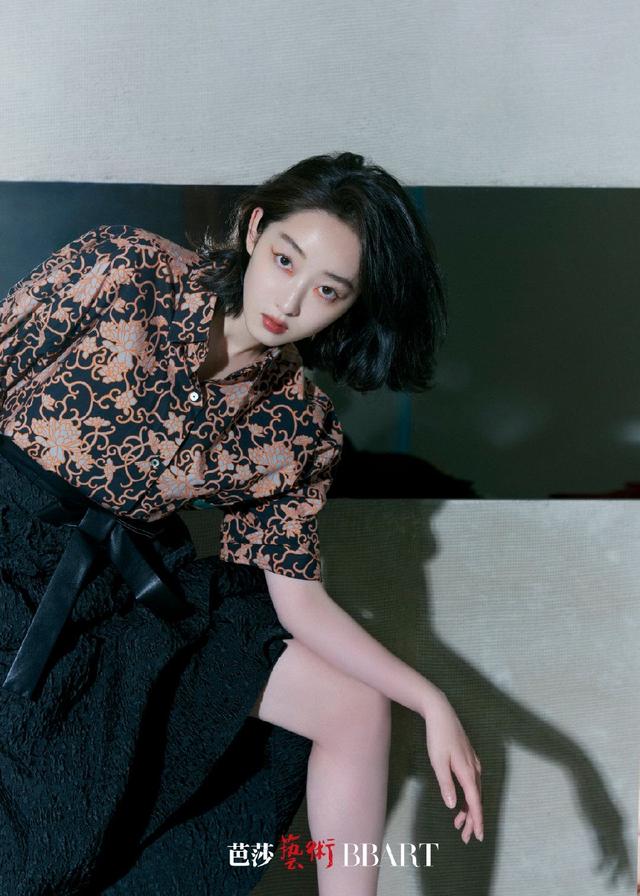 蒋梦婕最新时尚大片 撞脸周冬雨