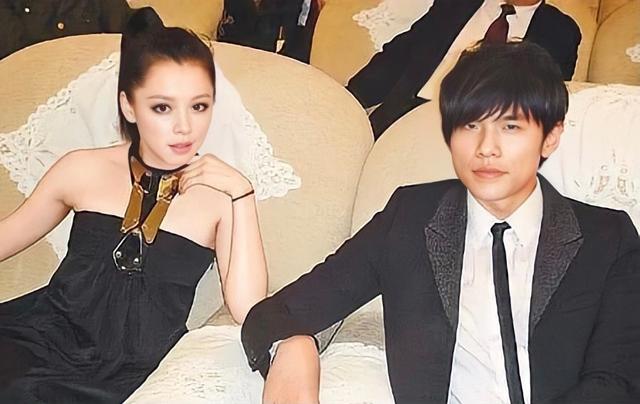 周杰伦成最后的底线？回顾他的2段恋情，便知什么是分手见人品