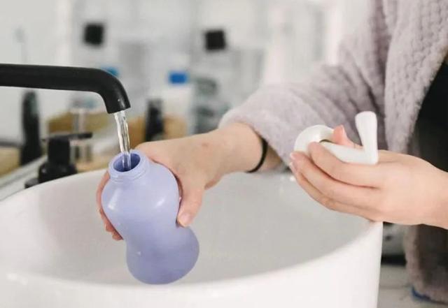 身体有异味是什么原因女性，女人身上异味重原因（都是从生完娃开始的）