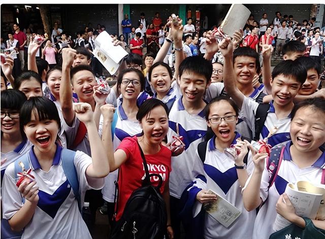 2020年江苏高考总分，江苏高考总分多少分（2020年江苏“高考状元”）