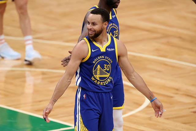 nba总决赛冠军，2015nba总决赛冠军是谁（34岁库里终于圆梦总决赛MVP）