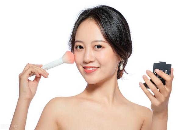 脸部美白妙招网，美白脸部小妙招和简单方法（隆力奇：美白小窍门有哪些）