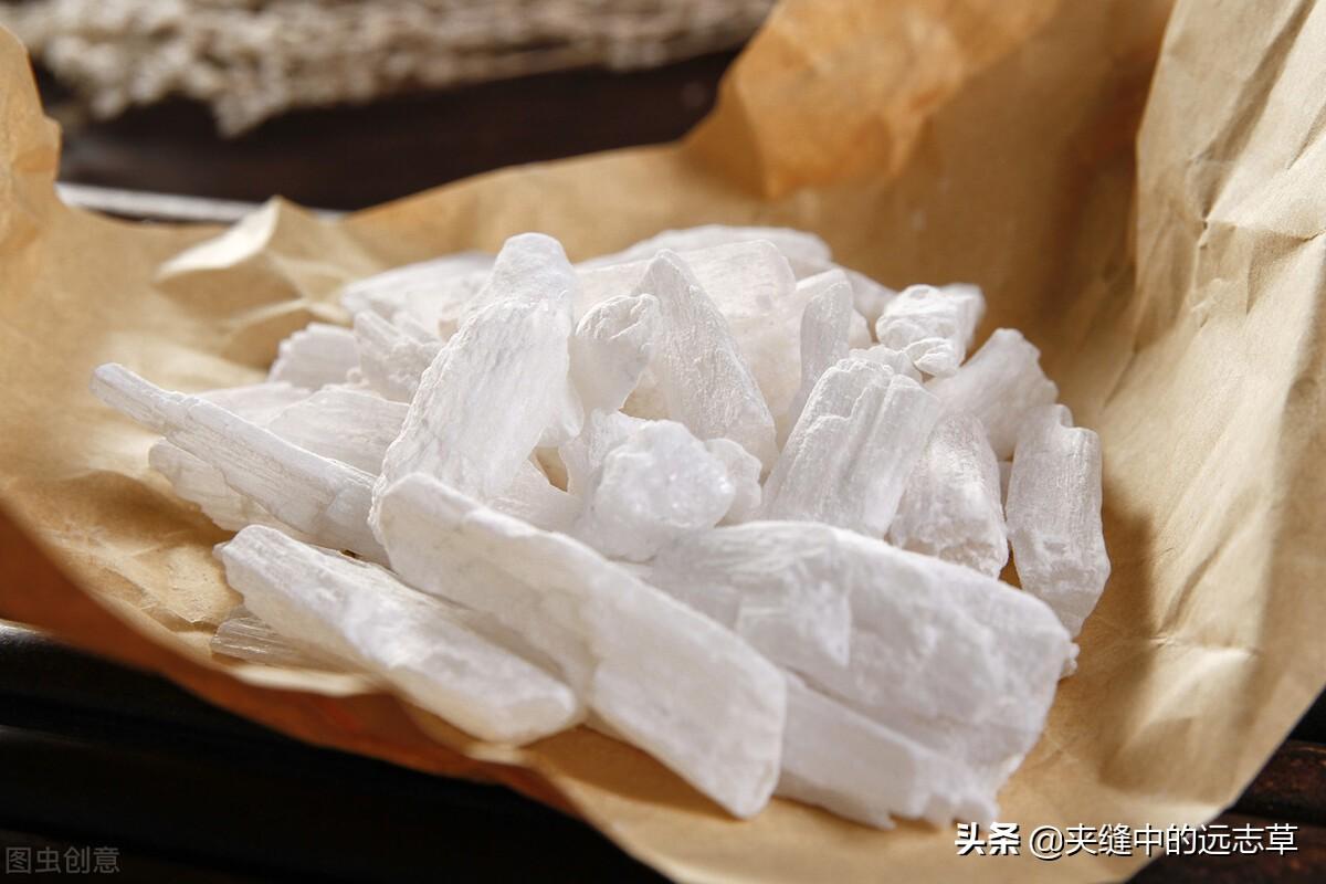 滋阴泻火:石膏,知母