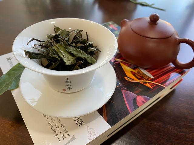 白茶和绿茶有什么区别，白茶和绿茶有什么不同（白茶和黑茶有什么区别）