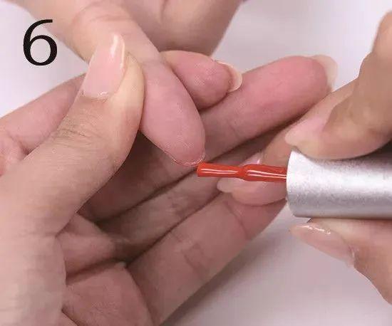 美甲怎么快速卸掉，怎么快速把美甲卸掉（最全的正确的涂甲油胶步骤——卸甲的操作步骤教程）