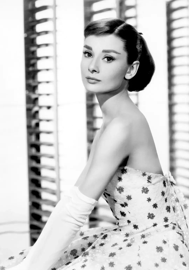 世界十大混血模特，全球最美的10位混血女神