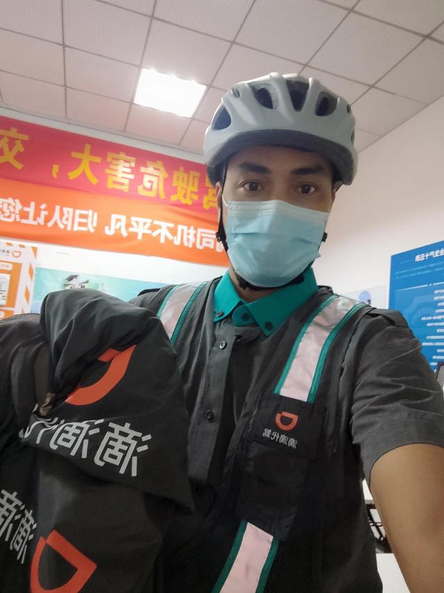 代驾一个月能挣多少钱，年轻人尽量不要去做代驾（代驾大叔告诉你在泉州兼职滴滴代驾挣不挣钱）