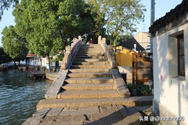 青浦的金泽古镇，一个宁静小石桥居多的古镇