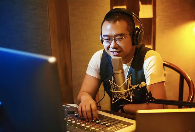 情感导师乐嘉和涂磊谁更厉害，满口仁义道德、不可一世的涂磊