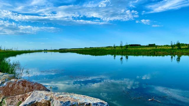 为什么天是蓝的，为什么天空是蓝色的简单回答（天空的颜色）