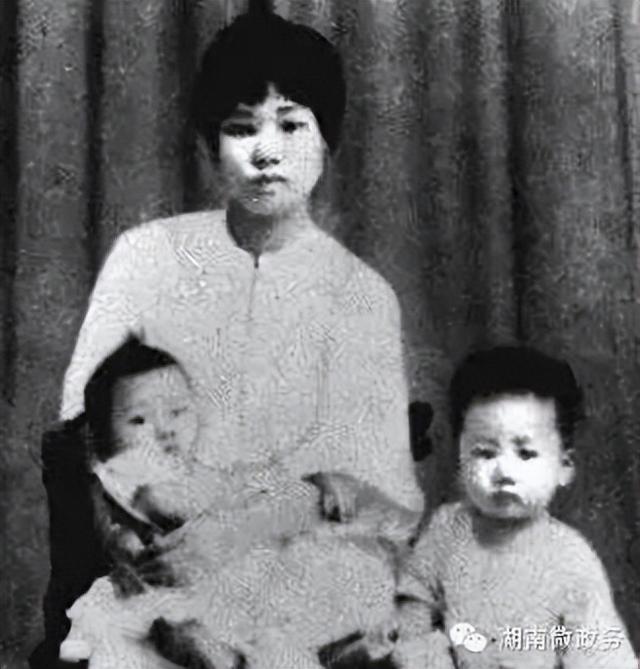 年龄最小的淅川移民，孟庆辉家（淅川张河移民王振三在家中毛主席纪念馆追忆毛家六烈士）