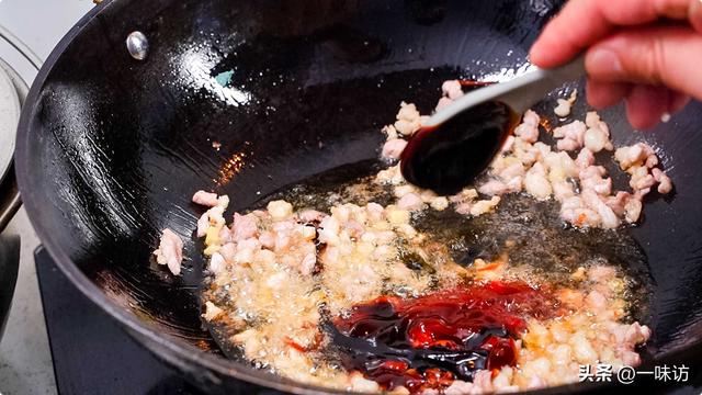 酱焖小土豆的制作方法，这样做肉末烧土豆仔
