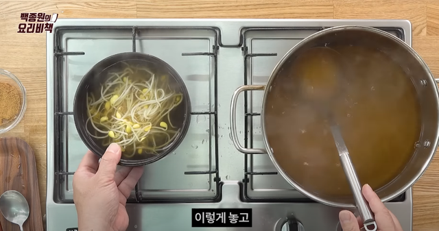 韩国豆芽汤的做法，韩国豆芽豆腐汤的做法（超清爽的白钟元豆芽醒酒汤你吃过吗）