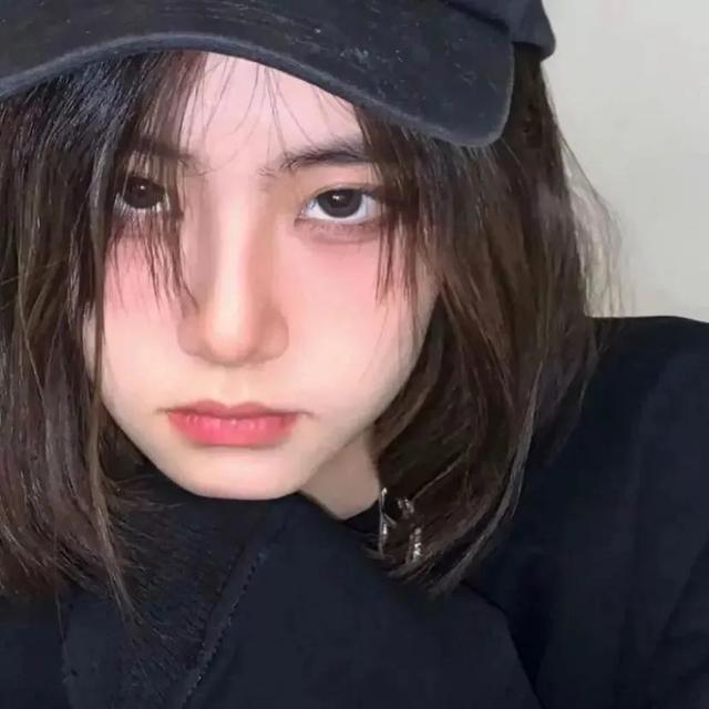 /姊非姊/，微信头像，/姊非姊/（“拽姐，你的头像该换了”）