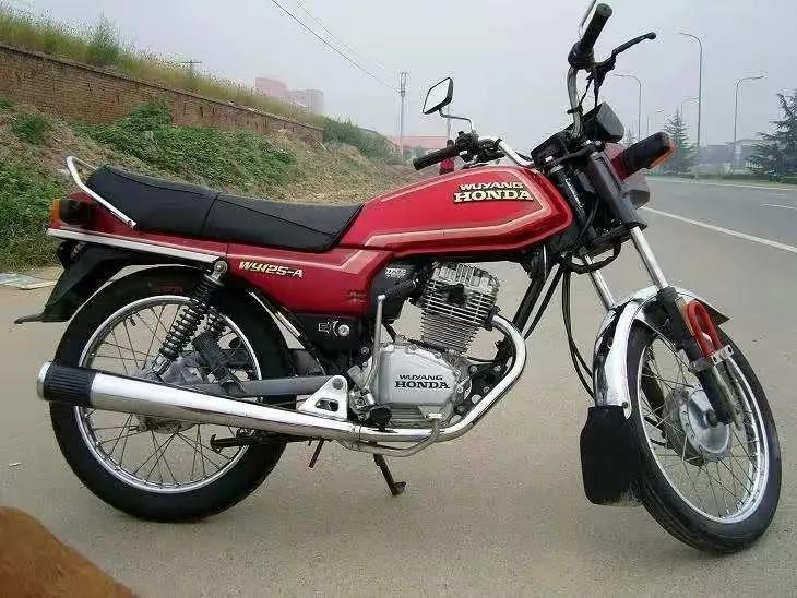 本田gl145摩托车