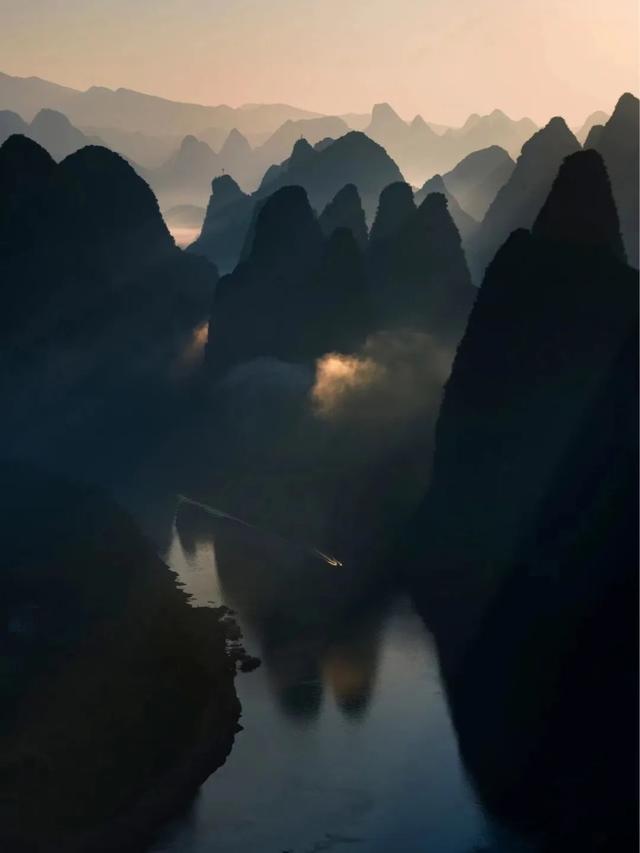 漓江景区和阳朔漓江有什么区别，桂林阳朔和漓江是一个地方吗（为什么总能统一国内外游客审美……）