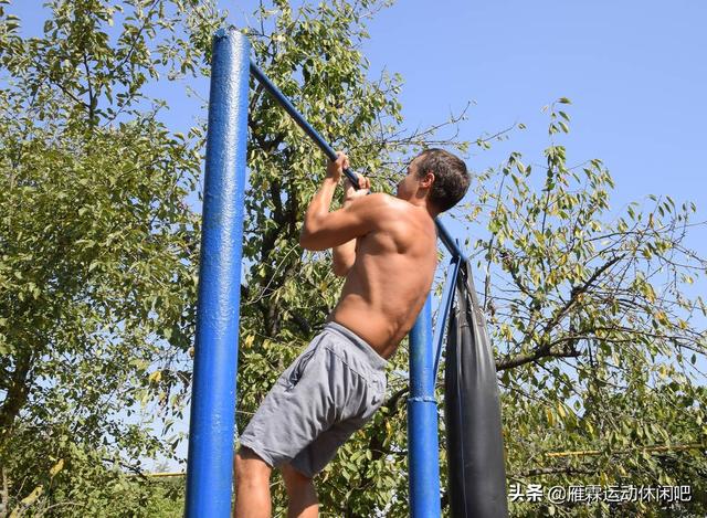 肱二头肌的位置，肱二头肌在哪（人体当中两块二头肌）