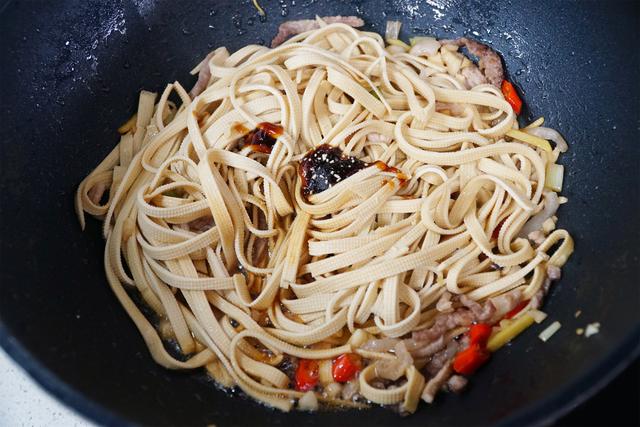 韭菜炒千张丝怎么炒，韭菜炒千张怎样炒好吃（很多人还不知道做法）