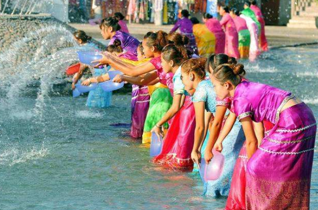 傣族的传统节日，彝族的传统节日（傣历新年是泼水节）