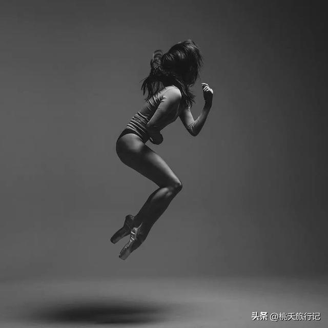 简约黑白线条画人物微信头像，黑白线描画人物头像（2022年黑白极简主义摄影获奖作品）