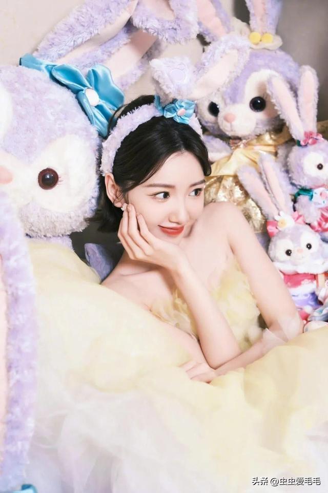 毛晓彤颜值巅峰，是真的美到发光了吗